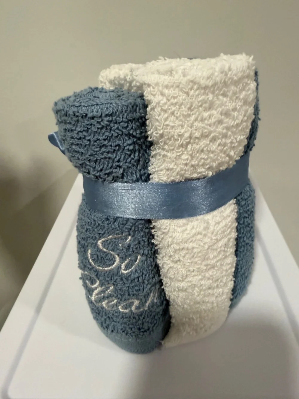 Home Collection White Blue Wash Cloths x 5 Embroidered Soap So Fresh So Clean